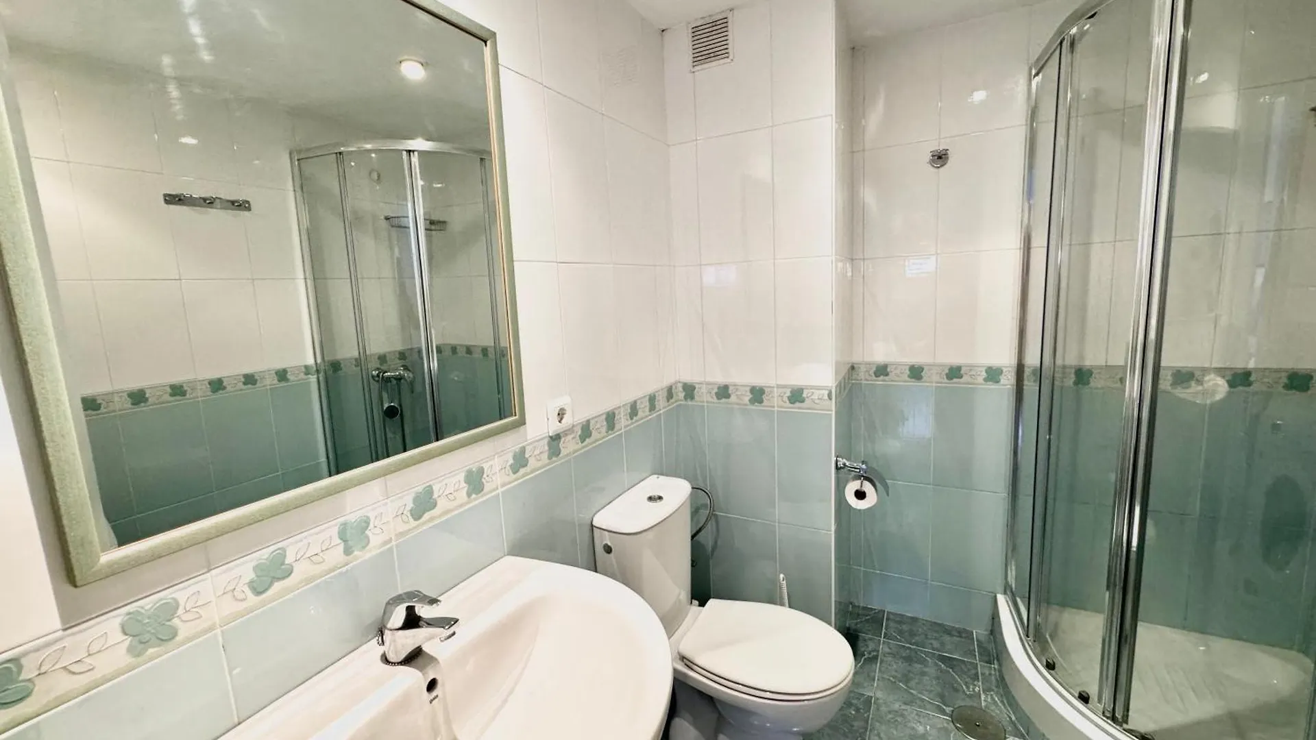 Apartmán Frente A La Playa Con Vistas Y Garaje, Nucleo Cristal Torremolinos 0*,  Španělsko